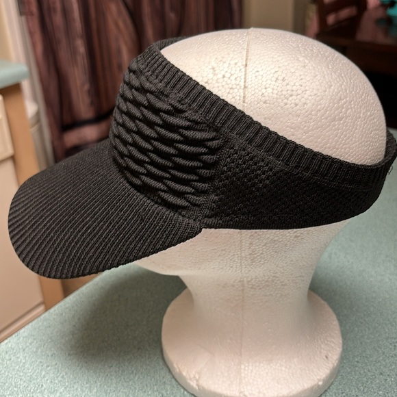 Women’s Visor - Picture 3 of 5